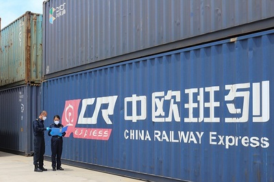 外貿(mào)新業(yè)態(tài)&ldquo;多點(diǎn)開花&rdquo; 海關(guān)助力中小企業(yè)抱團(tuán)出海